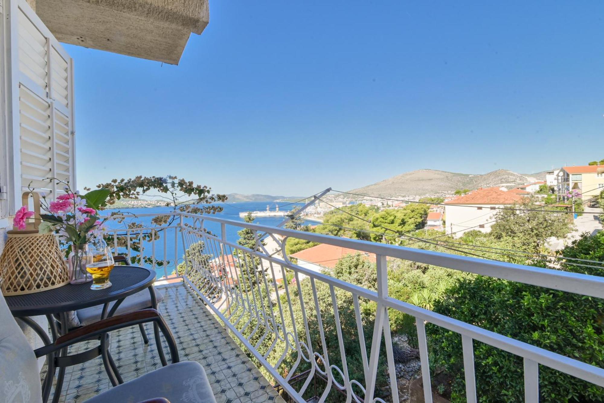 Apartment Spira Puovica Trogir Exteriör bild
