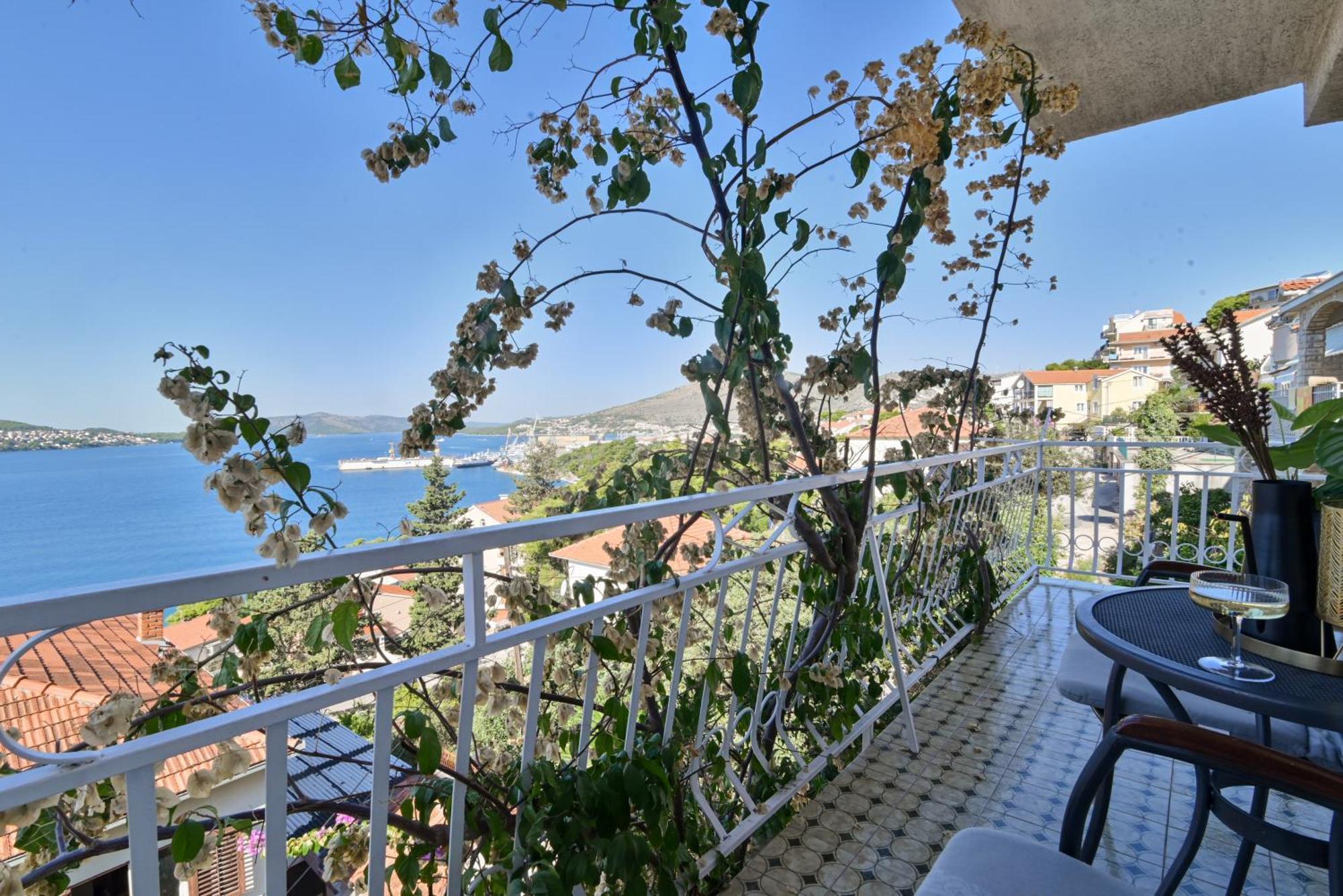 Apartment Spira Puovica Trogir Exteriör bild